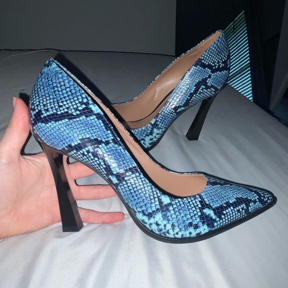 Gianni Bini heels /snake print blue - Picture 3 of 6